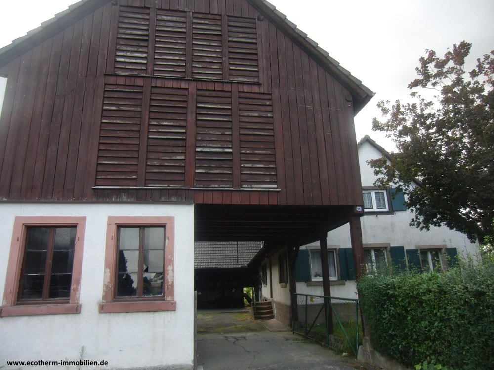 Einfamilienhaus mit landwirtschaftlichem Gebäude