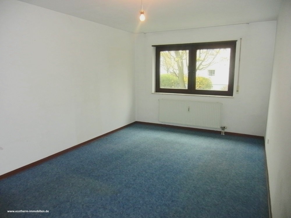 Großzügige 2 1/2-Zimmer-Wohnung in Bühl (ETW, Schray-Moser) — Schlafzimmer