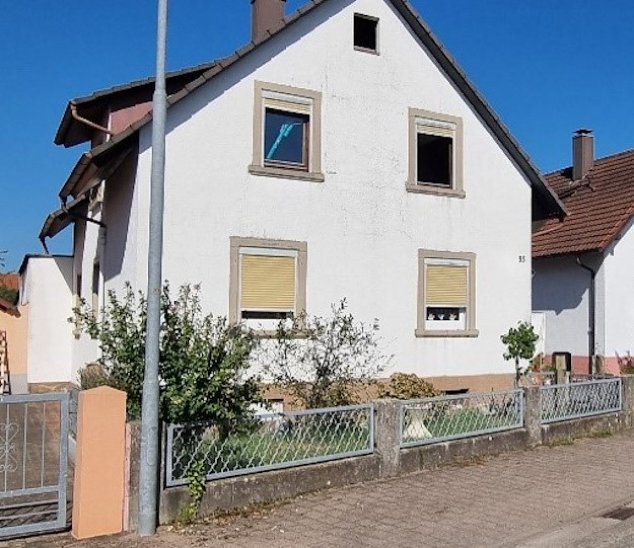 Freihstehendes Einfamilienhaus im Ortsteil von Rheinau (EFH, Nesselhauf)